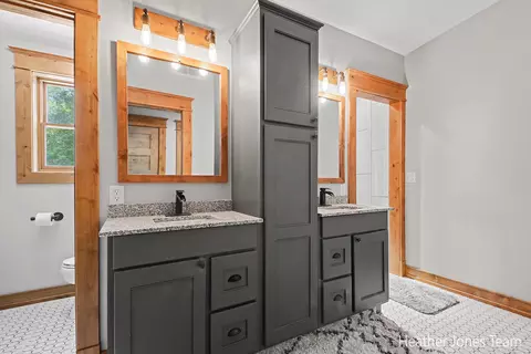 Bath - 8872 E Spencer Rd, Crystal, MI 48818 photo 4 of 5