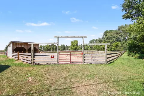 Exterior - 8872 E Spencer Rd, Crystal, MI 48818 photo 2 of 9