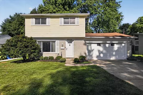 8899 Nottingham Dr, Ypsilanti, MI 48198
