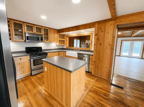 Kitchen - 5480 Wellesley Dr, Jackson, MI 49201 photo 2 of 3