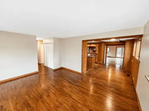 Living - 5480 Wellesley Dr, Jackson, MI 49201 photo 1 of 5