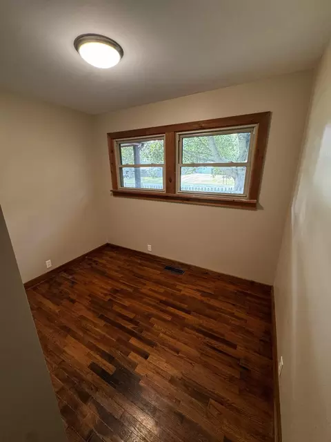 Bedroom - 5480 Wellesley Dr, Jackson, MI 49201 photo 2 of 4