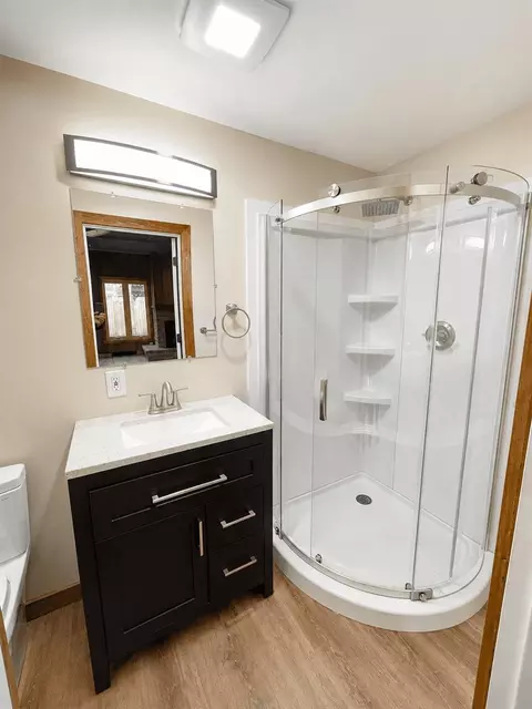 Bath - 5480 Wellesley Dr, Jackson, MI 49201 photo 3 of 3