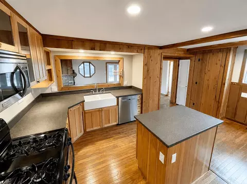 Kitchen - 5480 Wellesley Dr, Jackson, MI 49201 photo 3 of 3