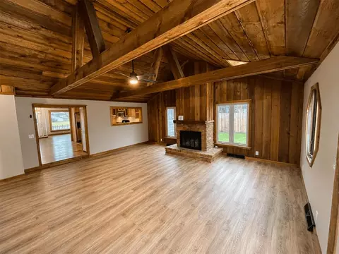 Living - 5480 Wellesley Dr, Jackson, MI 49201 photo 5 of 5
