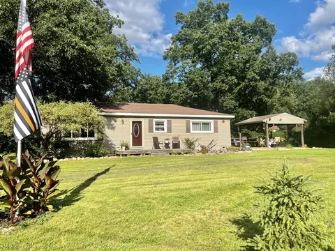 3979 W Bacon Rd, Hillsdale, MI 49242