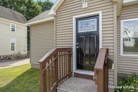 703 Pearl St, Belding, MI 48809 photo 4