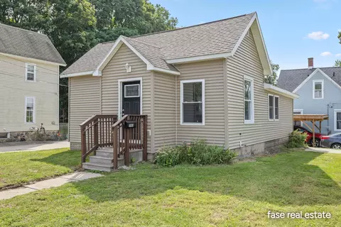 703 Pearl St, Belding, MI 48809 photo 3