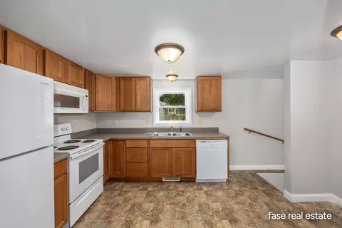 703 Pearl St, Belding, MI 48809 photo 9