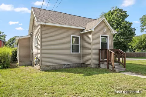 703 Pearl St, Belding, MI 48809 photo 2