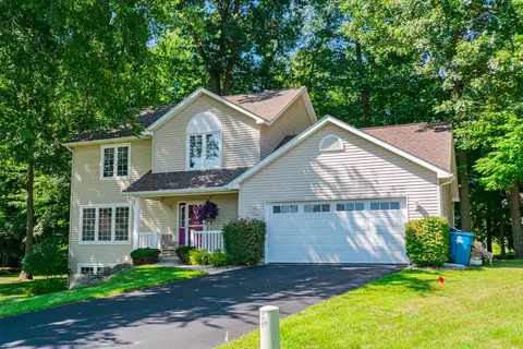 132 Kensington Ct, Battle Creek, MI 49015