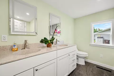 Bath - 3221 Irene St, Jackson, MI 49202 photo 1 of 3