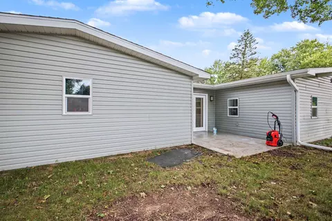 Exterior - 3221 Irene St, Jackson, MI 49202 photo 2 of 5