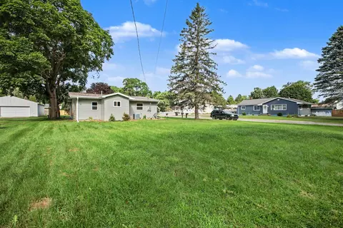 Exterior - 3221 Irene St, Jackson, MI 49202 photo 4 of 5