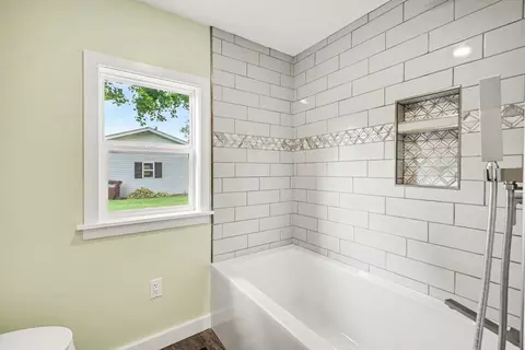 Bath - 3221 Irene St, Jackson, MI 49202 photo 2 of 3