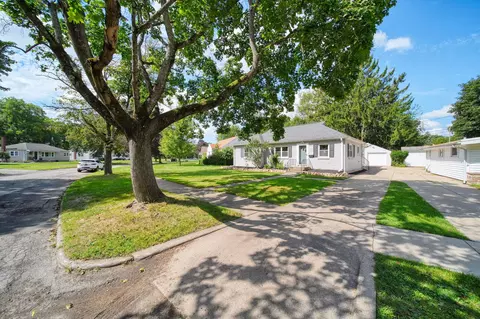 Exterior - 744 Briarcliff Rd, Jackson, MI 49203 photo 3 of 9