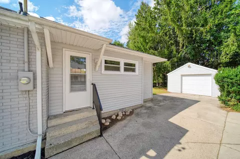 Exterior - 744 Briarcliff Rd, Jackson, MI 49203 photo 7 of 9