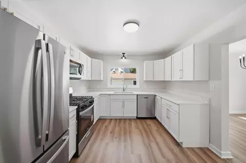 Kitchen - 744 Briarcliff Rd, Jackson, MI 49203 photo 2 of 3
