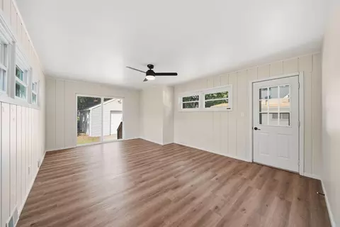 Living - 744 Briarcliff Rd, Jackson, MI 49203 photo 4 of 4
