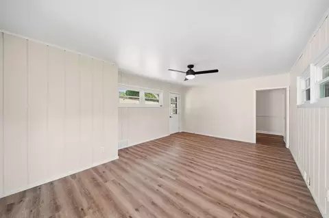 Living - 744 Briarcliff Rd, Jackson, MI 49203 photo 3 of 4