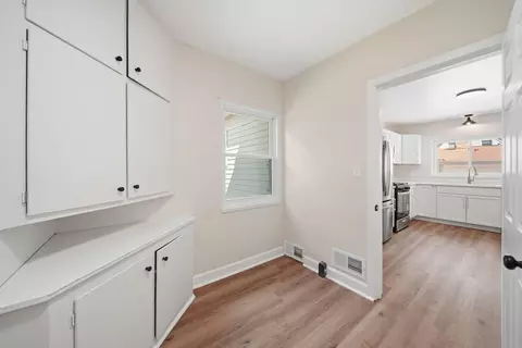 Entry Way - 744 Briarcliff Rd, Jackson, MI 49203 photo 2 of 2