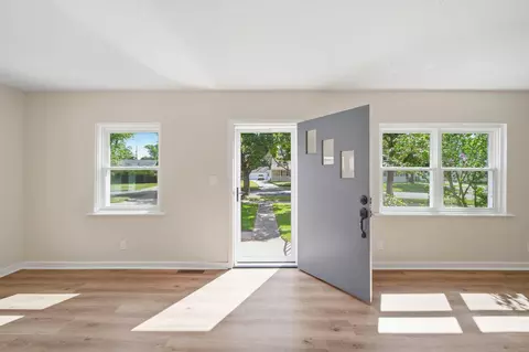 Entry Way - 744 Briarcliff Rd, Jackson, MI 49203 photo 1 of 2