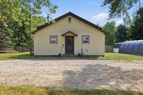7531 County Farm Rd, Greenville, MI 48838