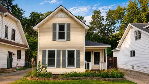 1926 Oakland Dr, Kalamazoo, MI 49008
