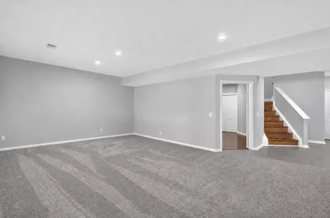 Living - 2619 Mulligan Dr, Jackson, MI 49203 photo 5 of 5