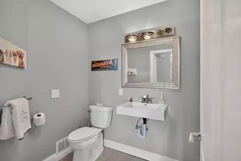 Bath - 2619 Mulligan Dr, Jackson, MI 49203 photo 1 of 6