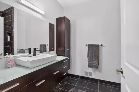 Bath - 2619 Mulligan Dr, Jackson, MI 49203 photo 6 of 6