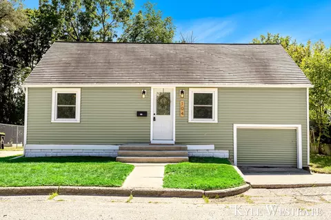 104 Sunnyside Ct, Greenville, MI 48838