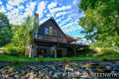515 Harter Dr, Otsego, MI 49078