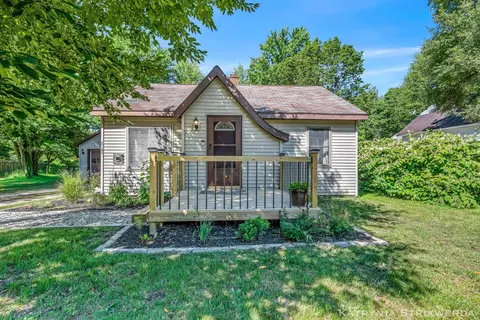 17193 1st St, Nunica, MI 49448