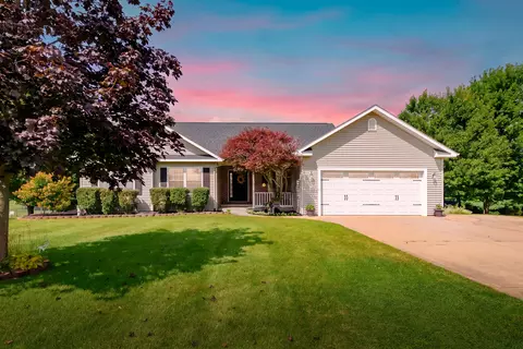 53015 Meadow View Ln, Paw Paw, MI 49079