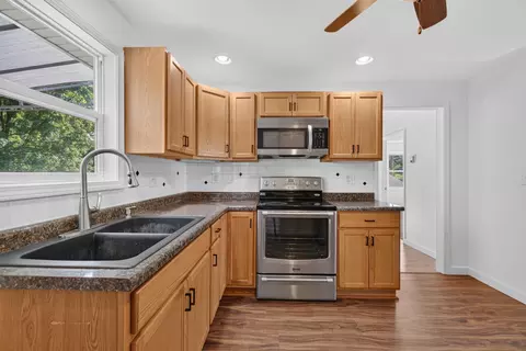 Kitchen - 233 E Clark St, Jackson, MI 49203 photo 4 of 4