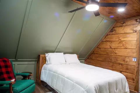 Bedroom - 1192 W Lost Trl, Baldwin, MI 49304 photo 6 of 8