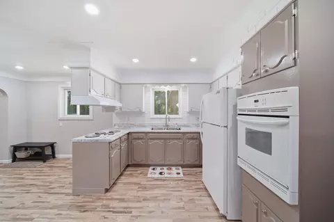 Kitchen - 2356 Hatch Rd, Jackson, MI 49201 photo 1 of 2