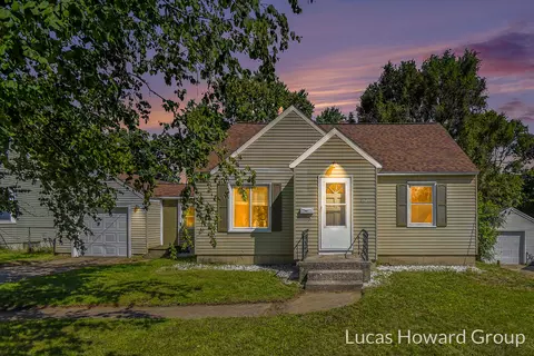 917 Royal Oak St SW, Wyoming, MI 49509