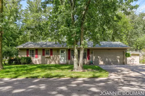 1323 Floral St, Holland, MI 49423