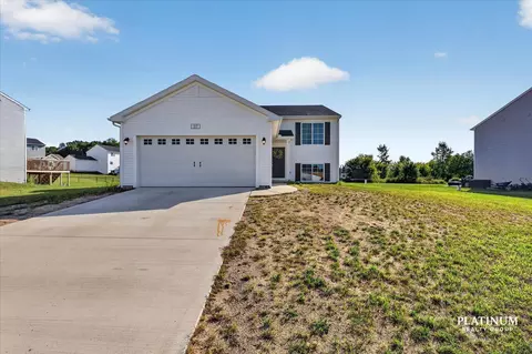 217 Vansen Dr, Kent City, MI 49330