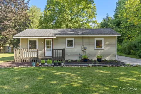 13531 Van Buren St, Holland, MI 49424