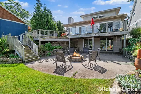 570 Bear Lake Rd, Muskegon, MI 49445