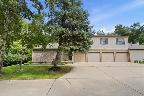 240 Pine Tree Ridge Dr #4, Waterford, MI 48327