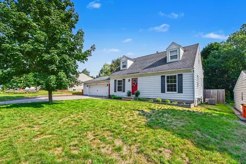 10871 Deerwood Dr SE, Lowell, MI 49331