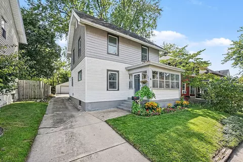 16 Dean St NE, Grand Rapids, MI 49505