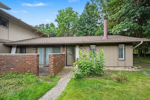 3834 Greenleaf Cir, Kalamazoo, MI 49008