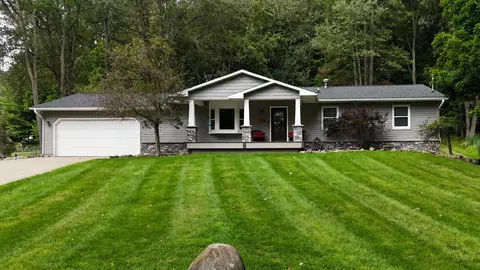 134 Pinecrest Dr, Jonesville, MI 49250