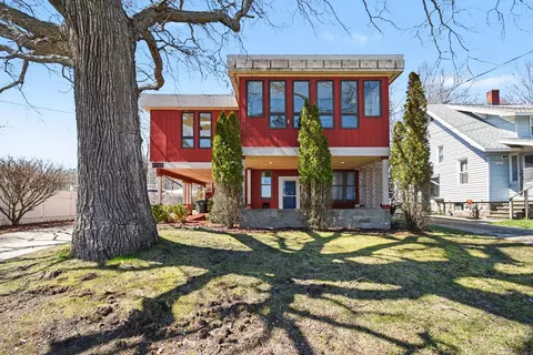 3135 Lakeshore Dr, Muskegon, MI 49441