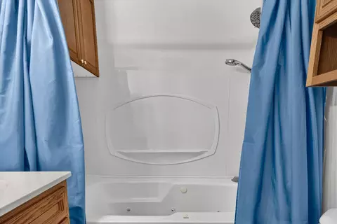 Bath - 16103 Null Rd, Three Rivers, MI 49093 photo 3 of 3